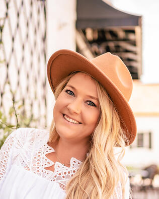 Headshot of Nadine Melvin