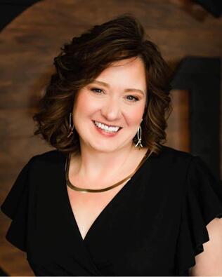 Headshot of Misty Prewitt