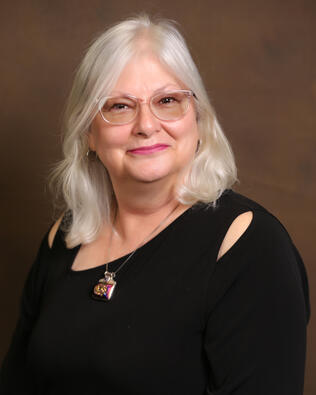 Headshot of Beth Knight