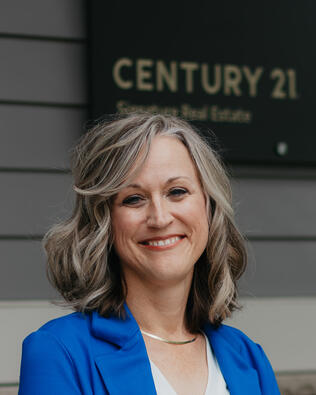 Headshot of Danielle Gibson