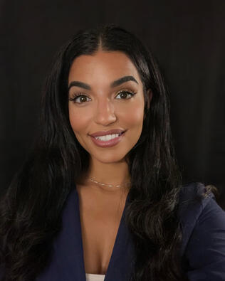 Headshot of Lysha Harvey