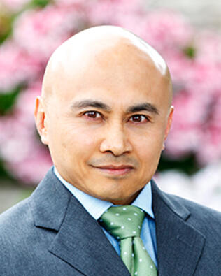 Headshot of Julius Calica