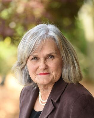 Headshot of Linda Woody