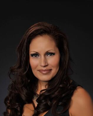 Headshot of Isabel Wroda