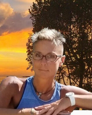 Headshot of Lynn Slyman