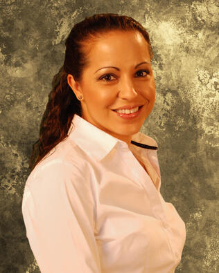 Headshot of Deanna Diaz