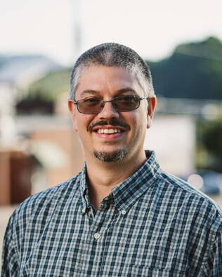 Headshot of Isaac Parsons