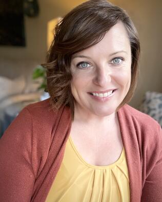 Headshot of Leighann Bussell