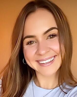 Headshot of Rebecca Savoy