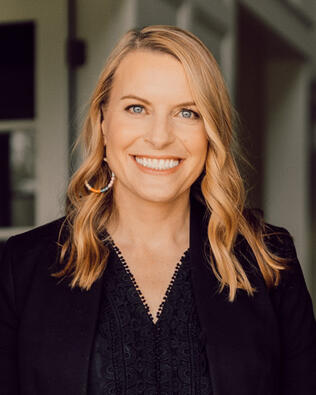 Headshot of Kristi Gibbs