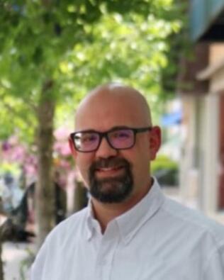 Headshot of Thomas Svihlik