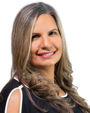 Headshot of Iris De La Cruz