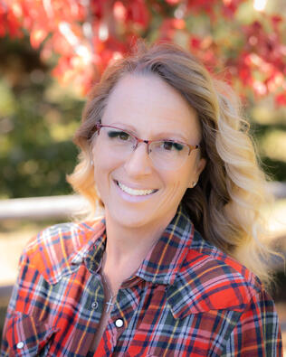 Headshot of Teresa Lynch