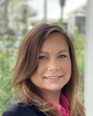 Headshot of Roxanne Armstrong