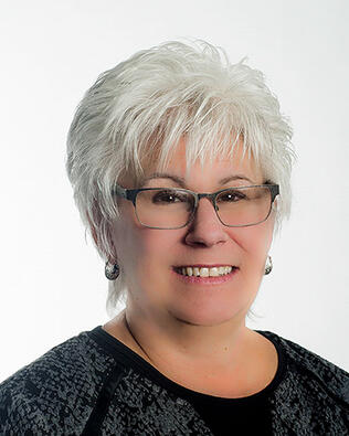 Headshot of Shelly Bradford