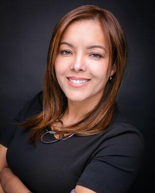 Headshot of Evelin Galvez