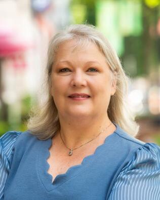 Headshot of Gina Clapp