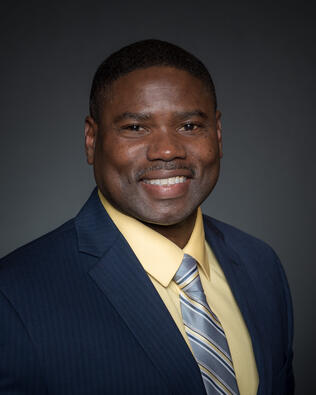 Headshot of Kenric Lynn