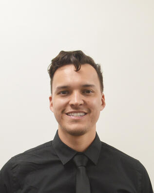 Headshot of Harry Canales
