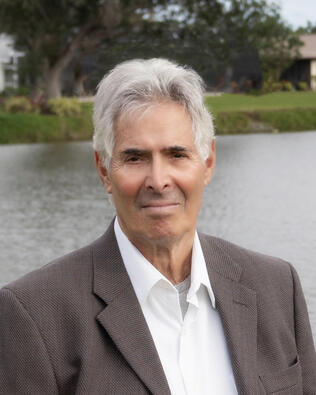 Headshot of Myles Fromer