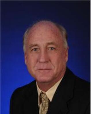 Headshot of Earl Huggins