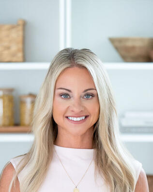 Headshot of Lauren Moore