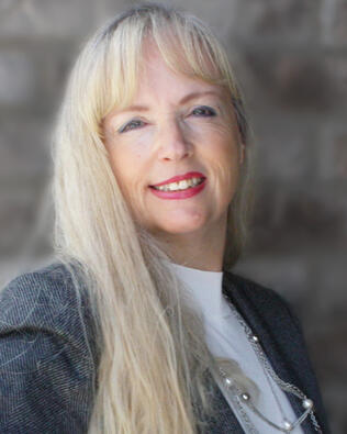 Headshot of Tammy Volk
