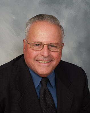 Headshot of Michael Ludecke