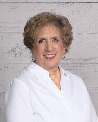 Headshot of Carol Lynn Seifert