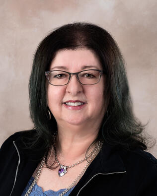 Headshot of Lyn Stuart