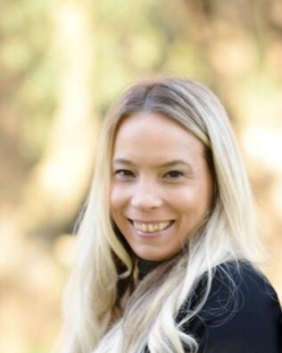 Headshot of Michelle Franzen