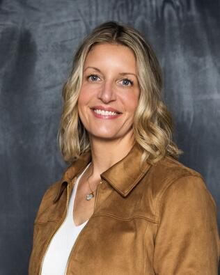 Headshot of Leah Collins