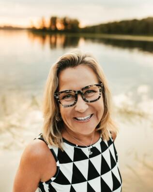 Headshot of Barbara Martz