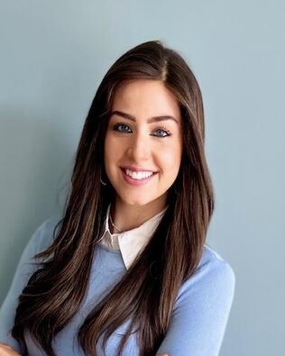 Headshot of Elana Langsner