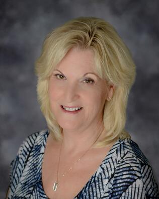 Headshot of Evelyn Surrency