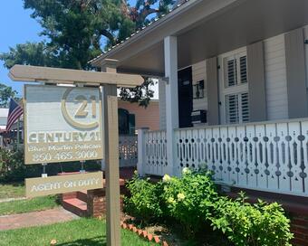 Photo depicting the building for CENTURY 21 Blue Marlin Pelican
