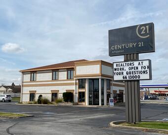 Photo depicting the building for CENTURY 21 Circle