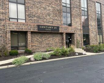 Photo depicting the building for CENTURY 21 Circle