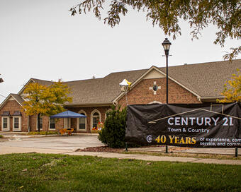 Photo depicting the building for CENTURY 21 Town & Country