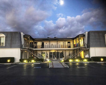 Photo depicting the building for CENTURY 21 Discovery