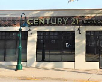 Photo depicting the building for CENTURY 21 Town & Country