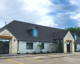 Photo depicting the building for CENTURY 21 Goodyear Green