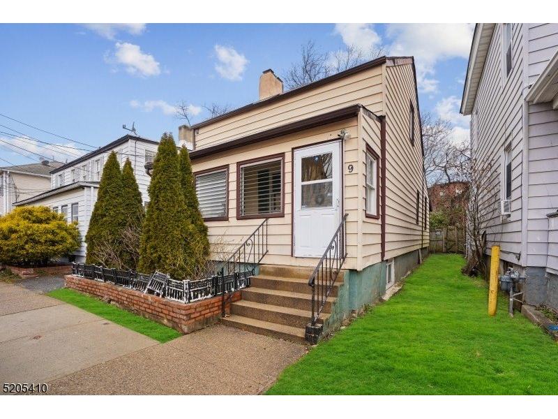 Century 21 Store In Morristown Nj 9 Henry St, Morristown Town, NJ 07960 - MLS# 3830239 | CENTURY 21