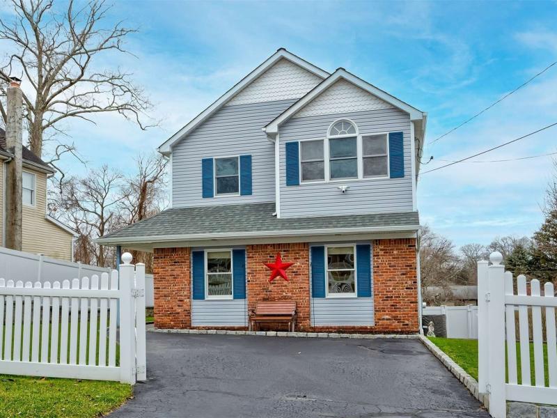 10a Dorchester Road, Ronkonkoma, NY 11779 MLS 3529569 CENTURY 21