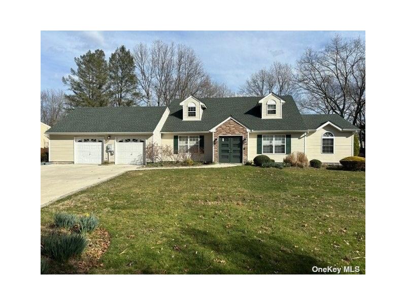 5 Pine Cone Lane, Ronkonkoma, NY 11749 MLS 3538925 CENTURY 21