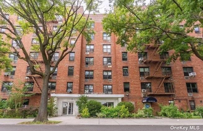 Property Image for 140-15 Holly Avenue 6M