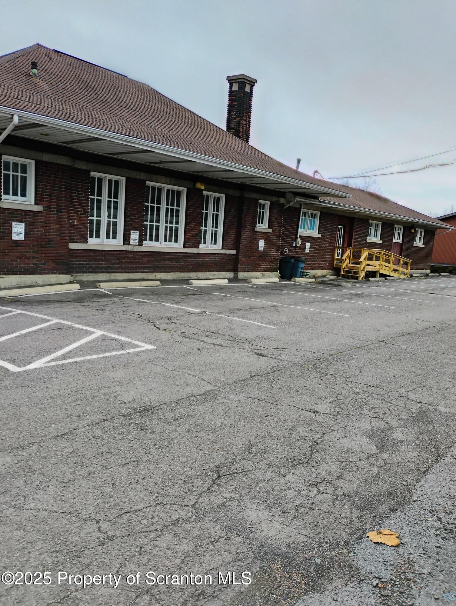 Property Image for 919 Bridge Street