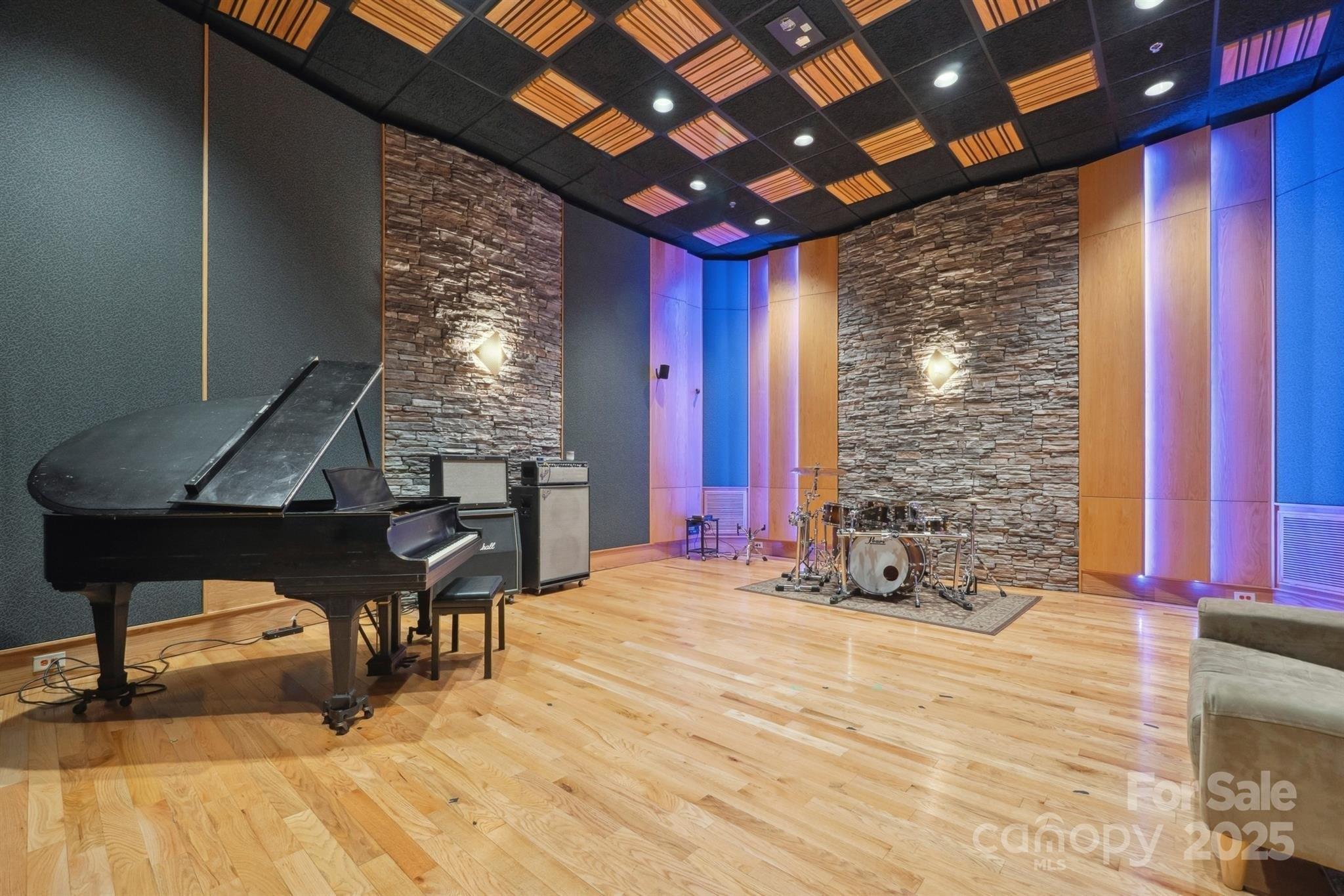 Property Image for 3120 Latrobe Drive