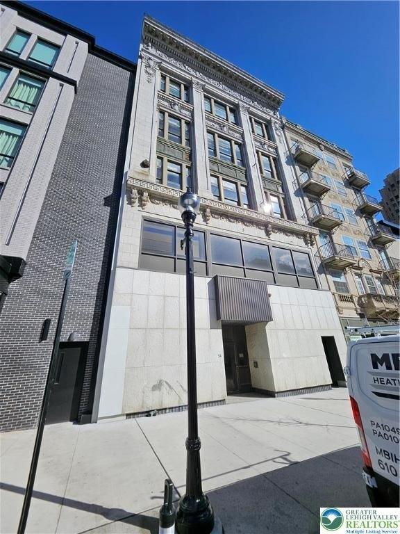 Property Image for 943 W Hamilton Street
