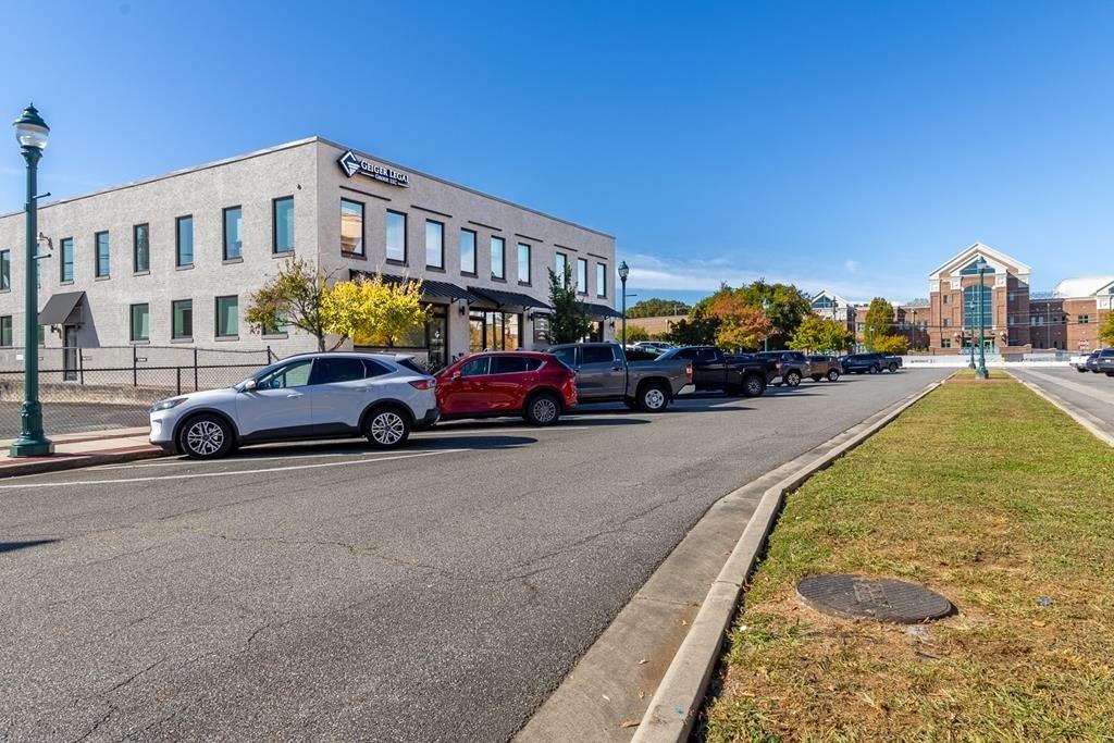 Property Image for 207-2 W King St